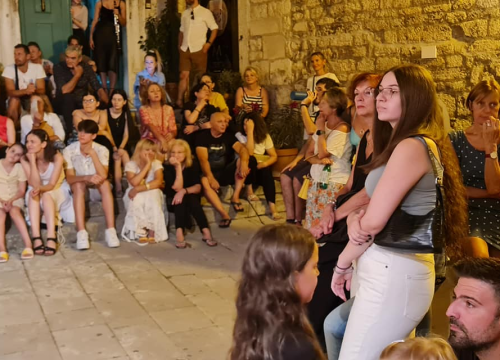 Fotografija 16 - Na skalinama kod Muzeja slušao se Arsen: Gradski komorni orkestar svirao mu je za rođendan