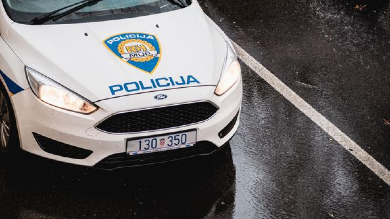 Vodice: Oduzeo prednost Nijemcu na motociklu, suvozačica Talijanka ozlijeđena