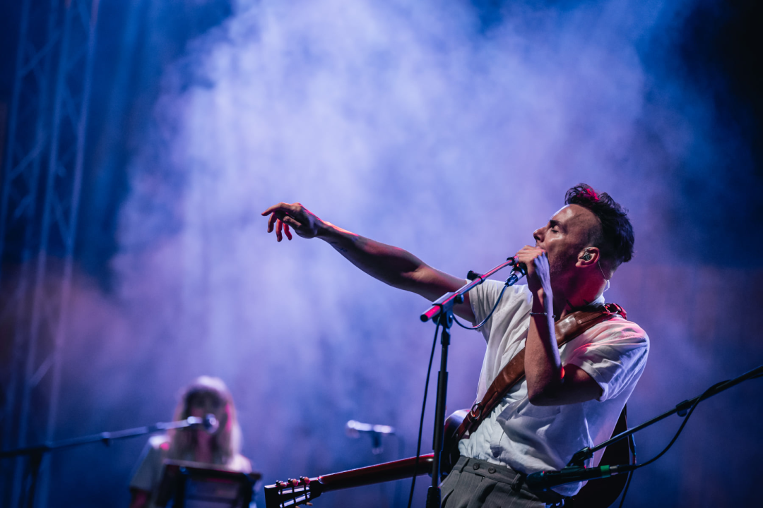 Asaf Avidan u Šibeniku: Bol, patnja, ljubav, unikatan talent i kiselost pokvarenog piva