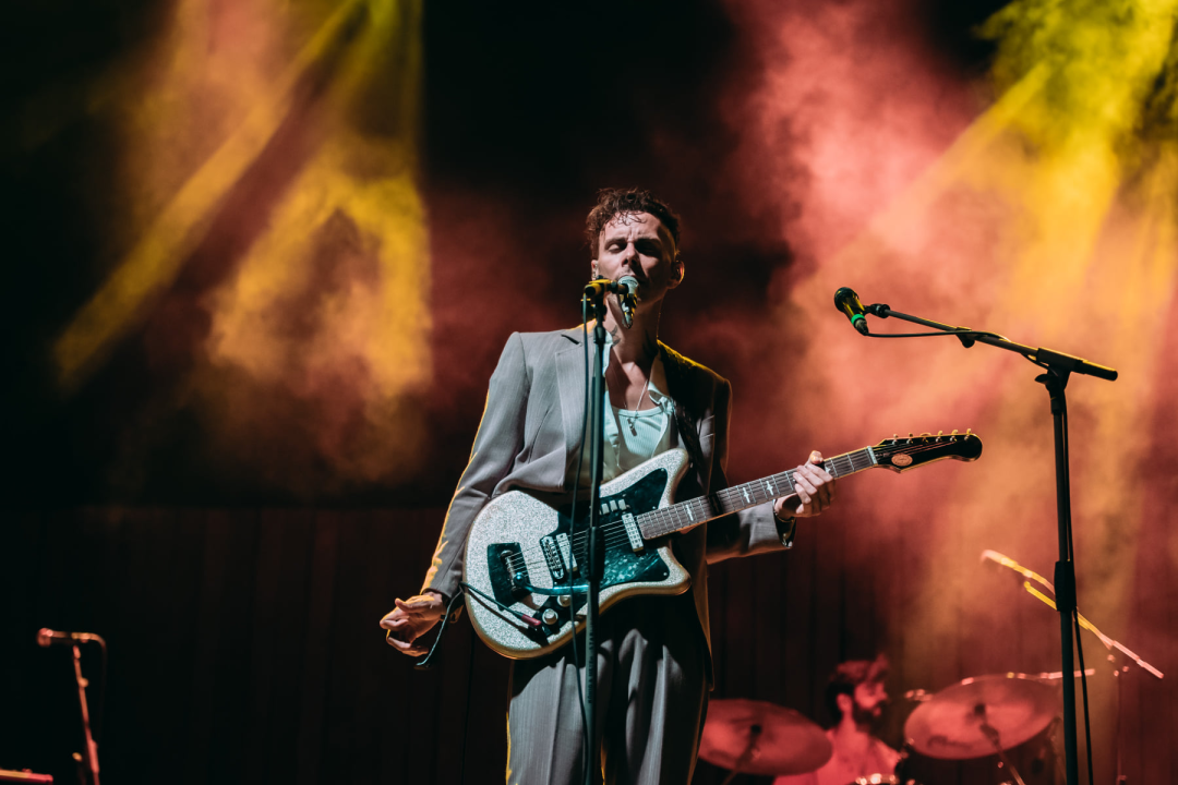 Asaf Avidan u Šibeniku: Bol, patnja, ljubav, unikatan talent i kiselost pokvarenog piva