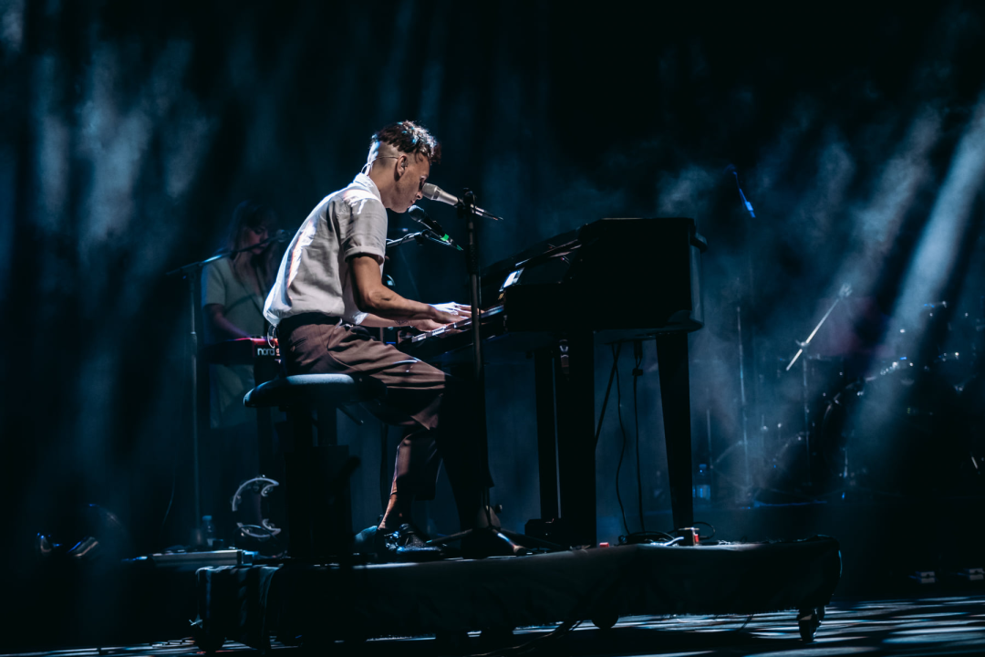 Asaf Avidan u Šibeniku: Bol, patnja, ljubav, unikatan talent i kiselost pokvarenog piva