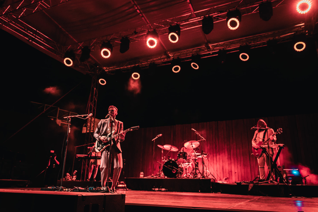 Asaf Avidan u Šibeniku: Bol, patnja, ljubav, unikatan talent i kiselost pokvarenog piva