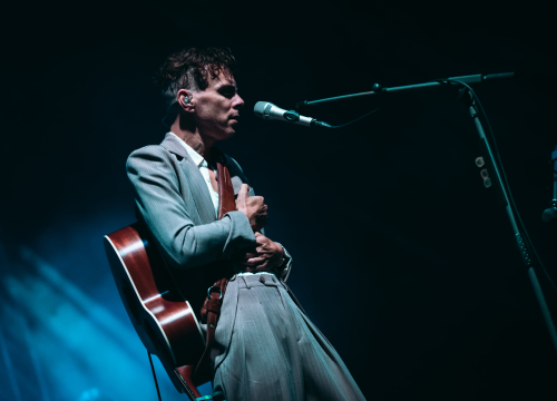 Asaf Avidan u Šibeniku: Bol, patnja, ljubav, unikatan talent i kiselost pokvarenog piva