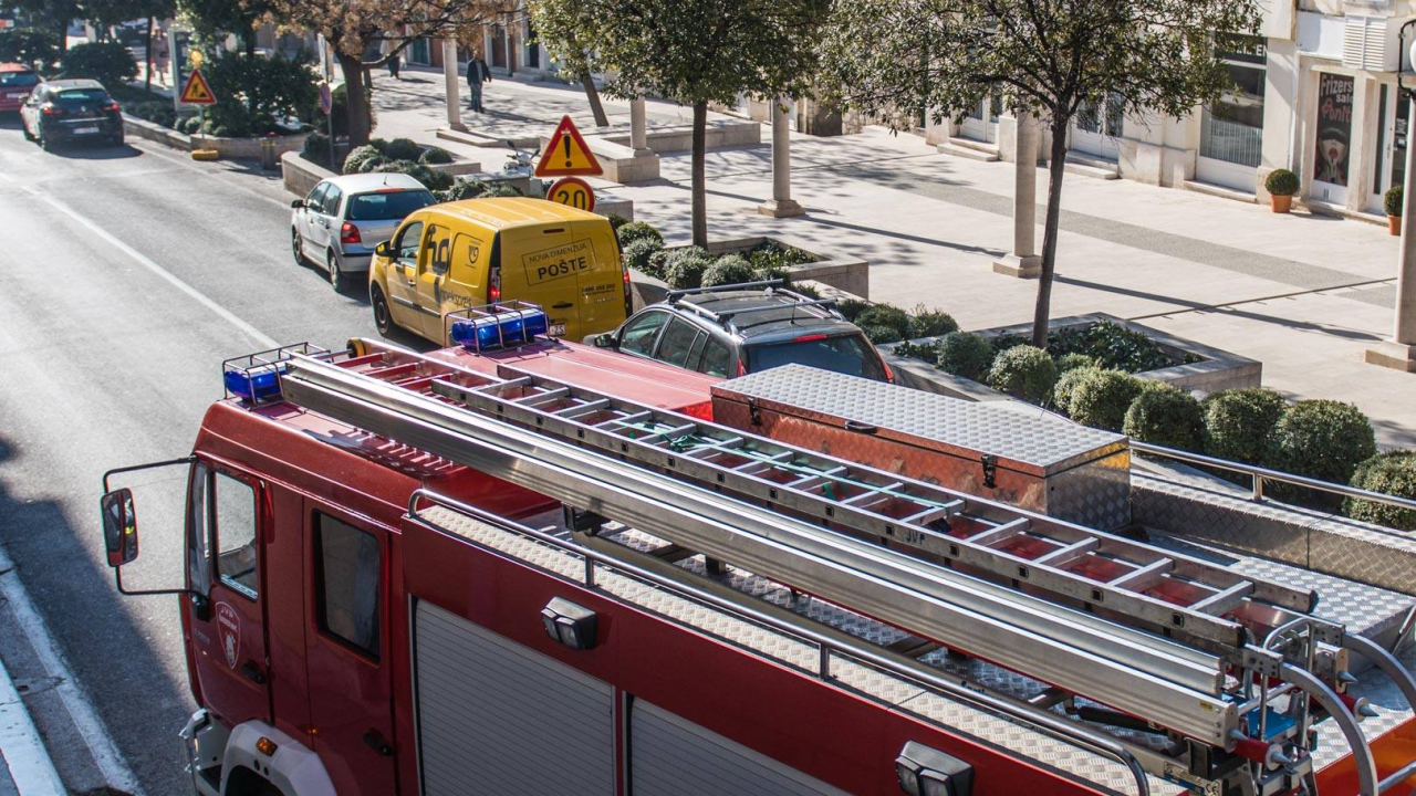 Vatrogasci jučer imali četiri intervencije: Gasili tri požara otvorenog prostora u Drinovcima, Šibeniku i Čistoj Maloj