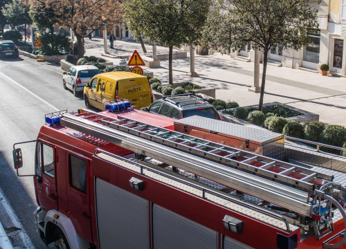 Vatrogasci jučer imali četiri intervencije: Gasili tri požara otvorenog prostora u Drinovcima, Šibeniku i Čistoj Maloj