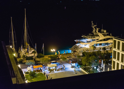 Muškarac podivljao kad su ga odbili poslužiti u šibenskom restoranu: Prijetio vlasniku, napao trojicu policajaca