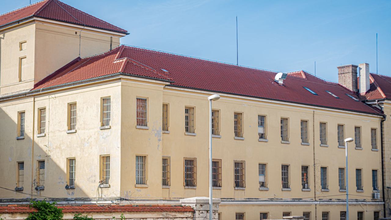 Zatvorski službenik zajedno sa zatvorenikom dilao drogu u šibenskom zatvoru: Uhićene četiri osobe