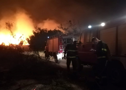 Sinoć planulo na području Laškovice: Vatrogasci požar gasili do kasno u noć