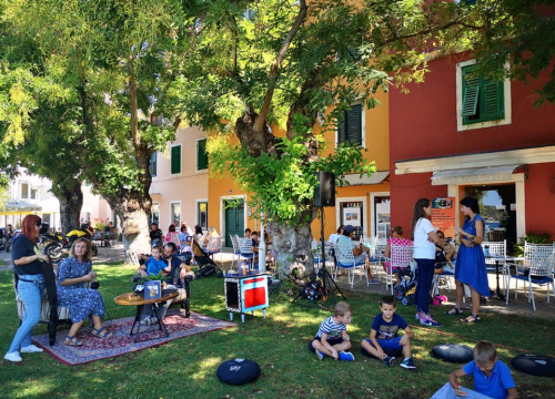 Fotografija 3 - Ivan Burić na travnjaku Azimuta otkrio kako je priča za laku noć postala slikovnica 'Toma u svemiru'