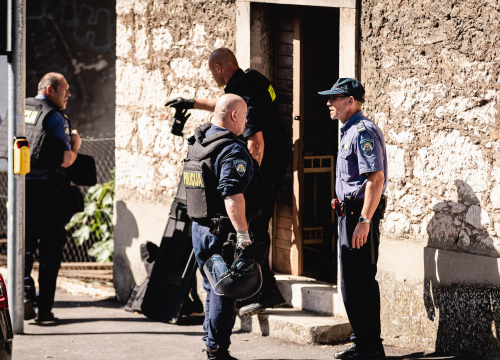 Fotografija 11 - Razbojništvo u ljekarni kod Kronjinog magazina: Nema ozlijeđenih, razbojnik uhićen u blizini