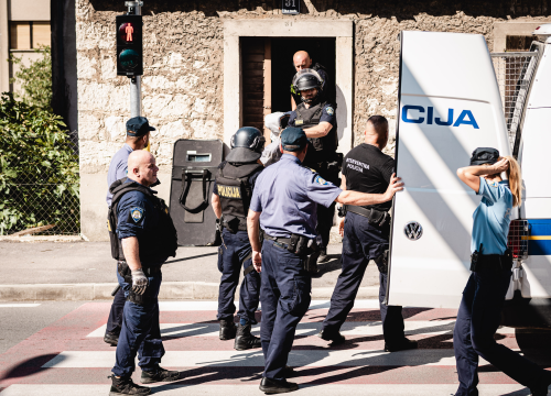 Fotografija 16 - Razbojništvo u ljekarni kod Kronjinog magazina: Nema ozlijeđenih, razbojnik uhićen u blizini