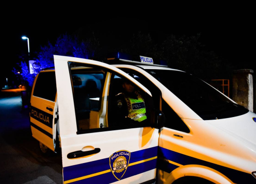 U istoj noći u Šibeniku dvije provale: Policija istražuje tko je krao mobitele i provaljivao u kafiće i dućane