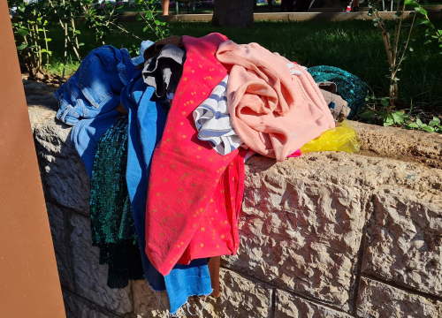 Fotografija 6 - Stara roba kipi iz kontejnera po Šibeniku: Tekstilna industrija je ogroman problem u cijelom svijetu