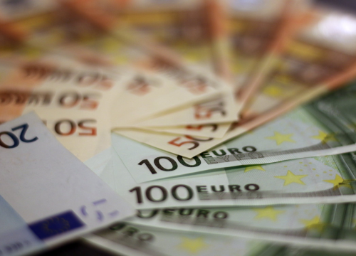 Loše vrijeme za kredite: Hrvatsku očekuje rast kamata, ekonomist objašnjava što se događa s novcem