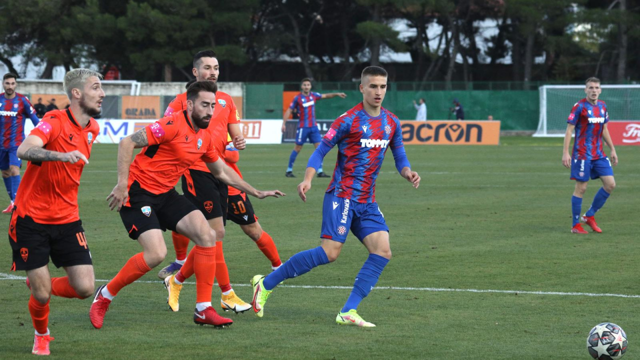 Pobjeda koja se čekala 14 godina: Mina i Ćurić 'minirali' Hajduk i donijeli veliko slavlje na Šubićevac