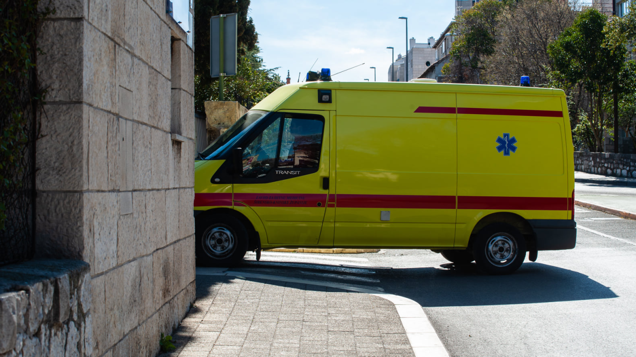 Motociklist (32) preminuo u šibenskoj bolnici nakon sudara kod Lugovića, policija objavila detalje nesreće