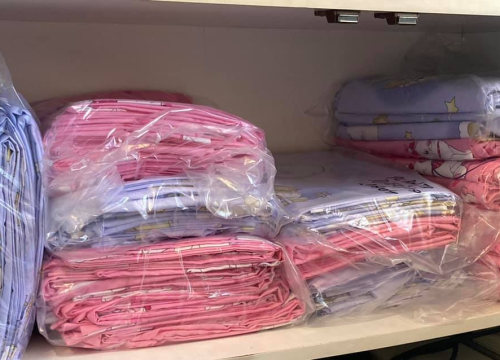 Fotografija 4 - Šibenska ginekologija sada izgleda puno veselije: Stigla nova posteljina kupljena u humanitarnoj akciji dvije Tee