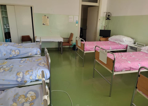 Fotografija 10 - Šibenska ginekologija sada izgleda puno veselije: Stigla nova posteljina kupljena u humanitarnoj akciji dvije Tee