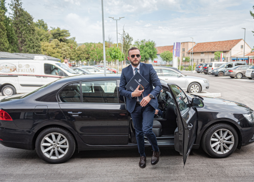 Ministar Aladrović pozitivan na koronavirus