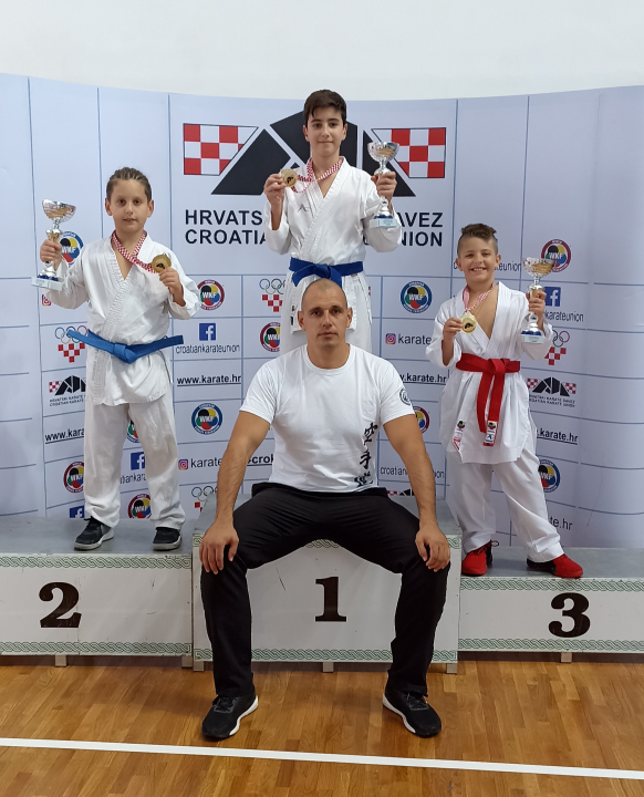 Borci i borkinje Karate kluba Šibenik s Državnog prvenstva se vratili s pet zlatnih, tri srebrne i jednom brončanom medaljom