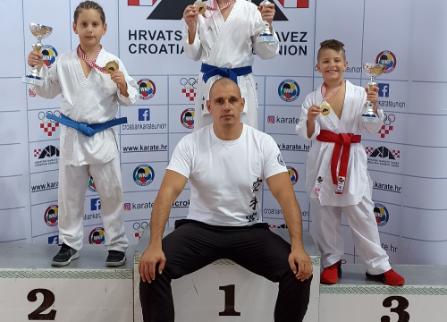 Fotografija 8 - Borci i borkinje Karate kluba Šibenik s Državnog prvenstva se vratili s pet zlatnih, tri srebrne i jednom brončanom medaljom