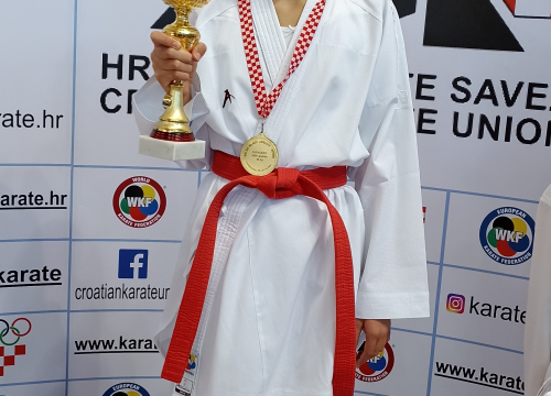 Fotografija 2 - Borci i borkinje Karate kluba Šibenik s Državnog prvenstva se vratili s pet zlatnih, tri srebrne i jednom brončanom medaljom