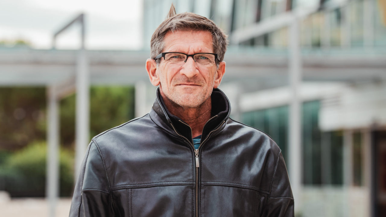 Siniša Kostelac: 'Vrtim nečiju sliku u glavi i pjesma dođe. Ne znam je li to pokora ili dar'