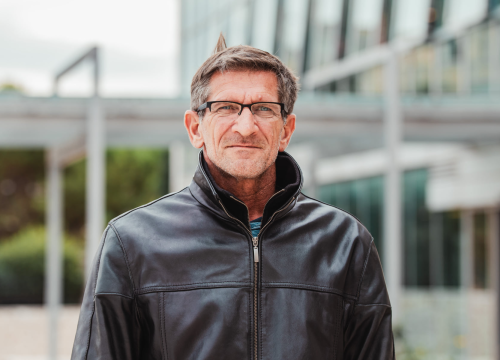 Siniša Kostelac: 'Vrtim nečiju sliku u glavi i pjesma dođe. Ne znam je li to pokora ili dar'