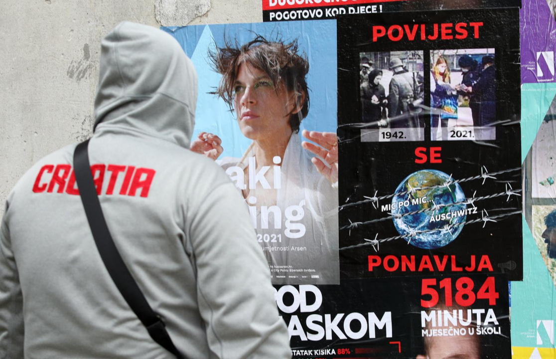 'Mic po mic Auschwitz': Plakati osvanuli po Šibeniku, netko je mislio da je dobra ideja izjednačiti protivnike mjera sa stradavanjem Židova