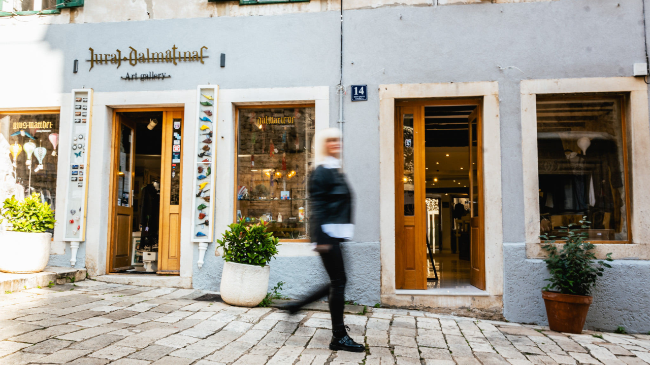 Crni petak u Galeriji Juraj Dalmatinac donosi popuste od 20 posto i posebnu akciju na Berbera i Stipicu!