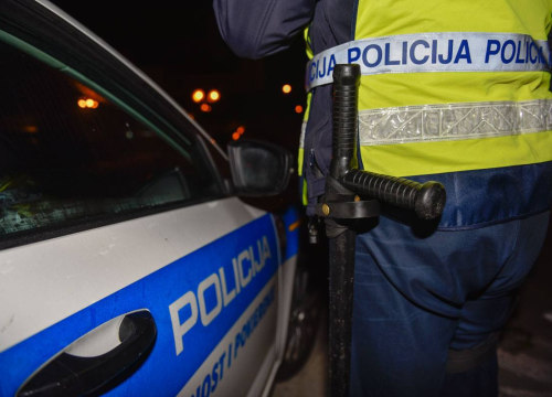 'Bomba' na cesti: Pijan bez položenog vozačkog vozio auto kojem je istekla prometna, policija ga zaustavila kod Pirovca