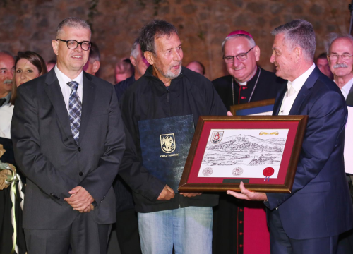 Preminuo Ante Barbača, bariton i voditelj slavne klape Šibenik
