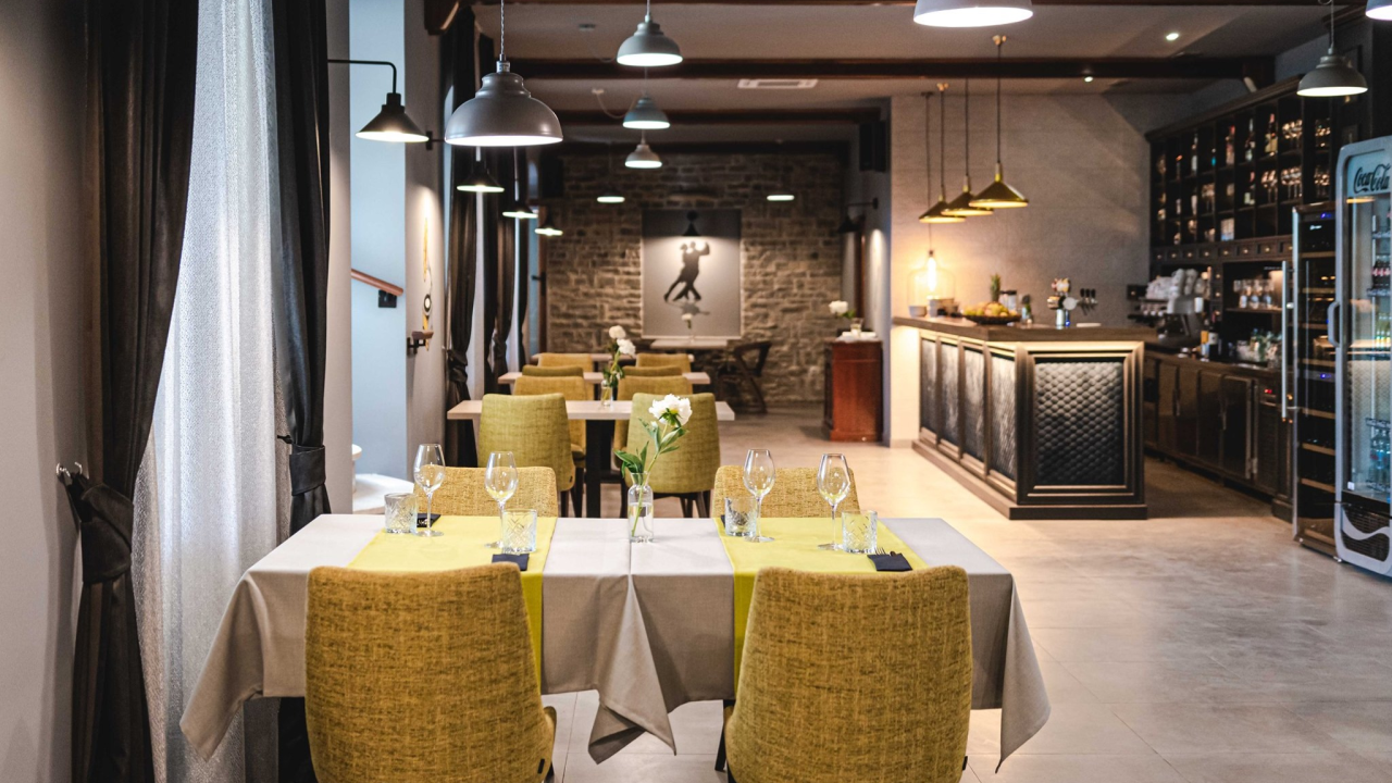 Advent u Arije uz glazbu uživo svakog vikenda donosi odličnu ponudu blagdanskih jela!