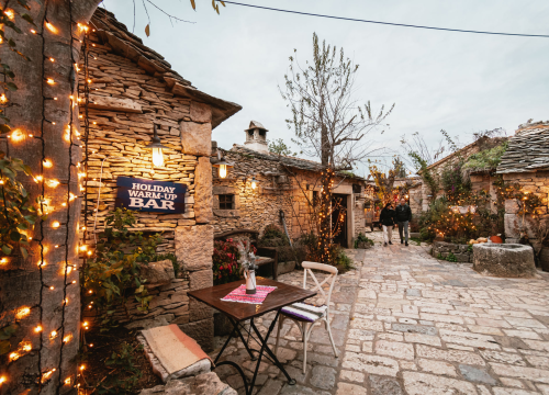 Fotografija 2 - Djed Božićnjak čarobno selo preselio u Amadria Park! Dođite na radionice, koncerte, klizanje i božićne delicije!