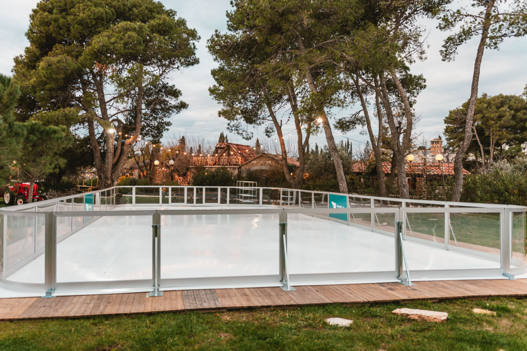 Djed Božićnjak čarobno selo preselio u Amadria Park! Dođite na radionice, koncerte, klizanje i božićne delicije!