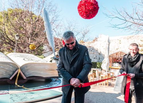 Fotografija 2 - Najteže štivo u gradu: U parku otvorena 300 kila teška knjiga koju su šibenski umjetnici izrađivali više od 500 sati