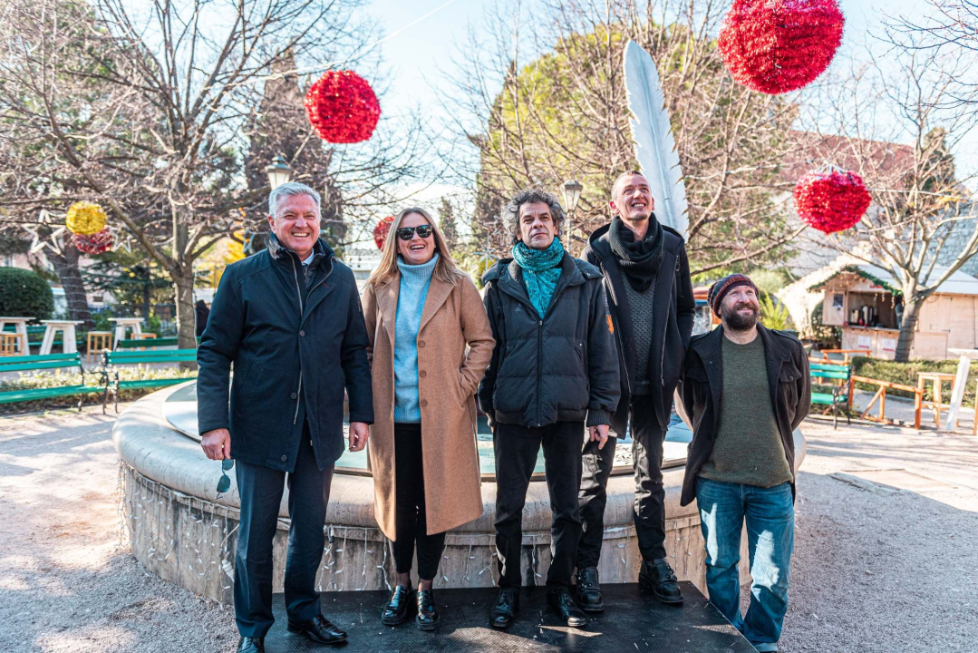 Najteže štivo u gradu: U parku otvorena 300 kila teška knjiga koju su šibenski umjetnici izrađivali više od 500 sati