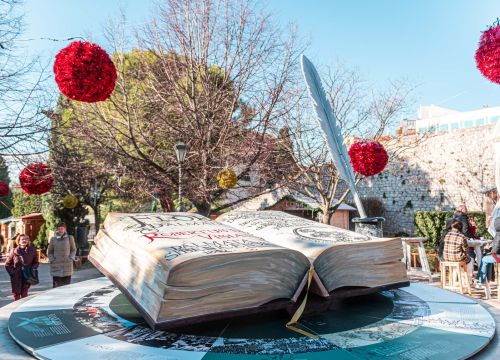 Fotografija 11 - Najteže štivo u gradu: U parku otvorena 300 kila teška knjiga koju su šibenski umjetnici izrađivali više od 500 sati