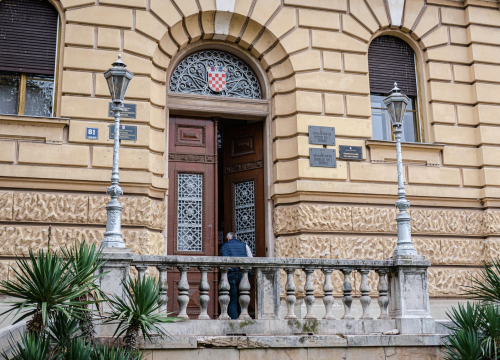 Policija privela 36-godišnjaka koji je prijetio ženi u Šibeniku: Određena mu mjera opreza