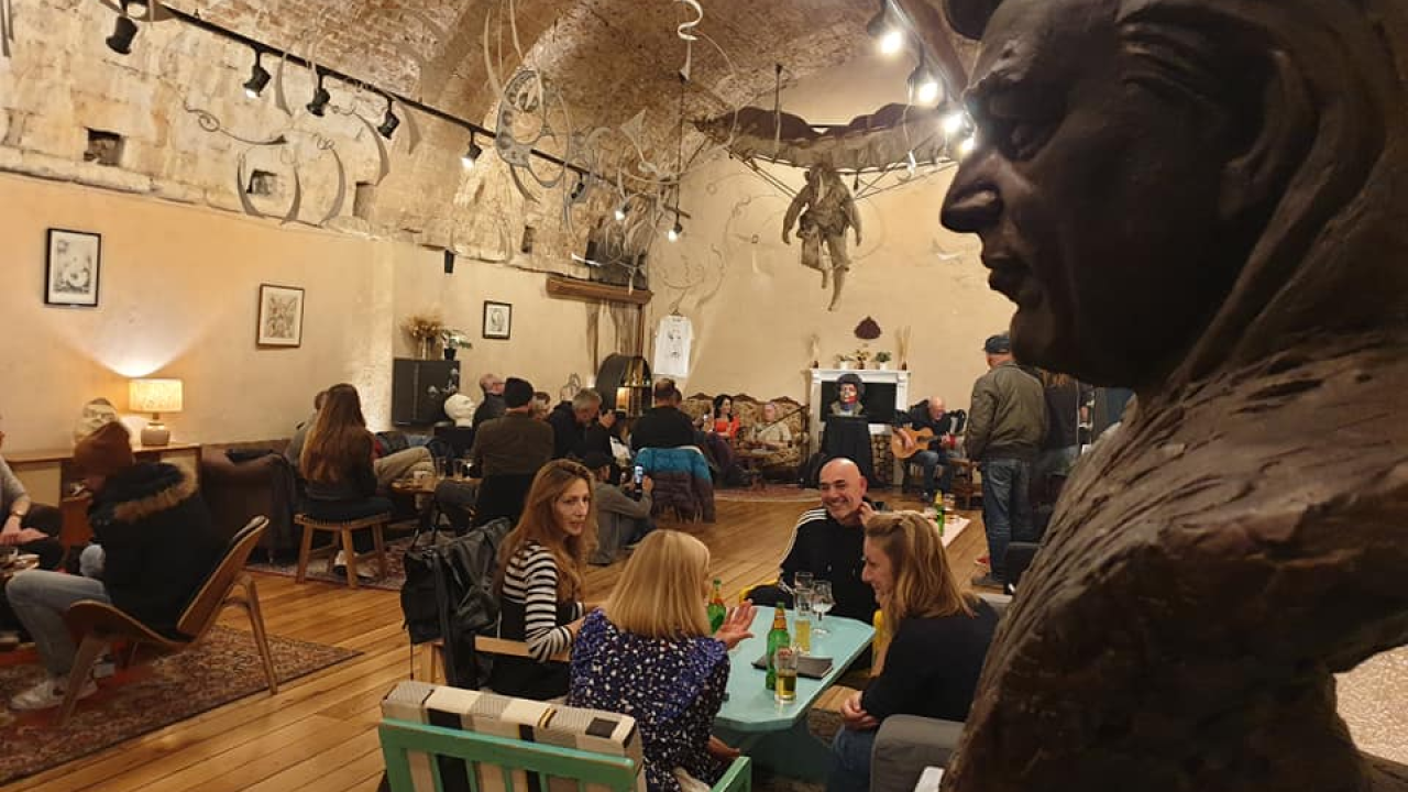 'Klasika, punk, cajke': Profesori sa zadarskog Sveučilišta proučili su navike i želje mladih na Jadranu, knjigu predstavljaju u Azimutu