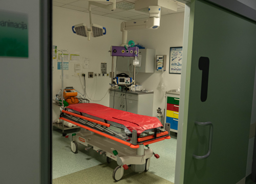 U šibenskoj bolnici s covidom umrla dva muškarca (64, 73), imamo 125 novih slučajeva