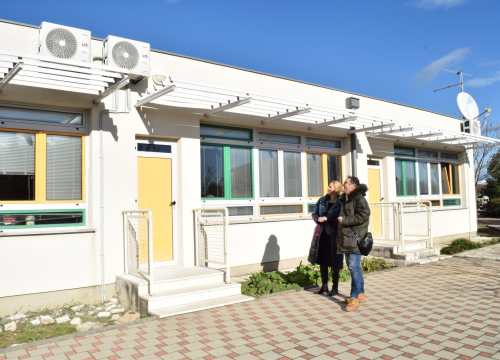 Fotografija 2 - Škola na Lozovcu dobila 11 klima uređaja od NP Krka i dvije firme: Vrijedna donacija uz koju će boravak u školi biti ugodniji