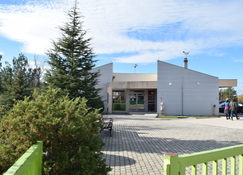 Fotografija 3 - Škola na Lozovcu dobila 11 klima uređaja od NP Krka i dvije firme: Vrijedna donacija uz koju će boravak u školi biti ugodniji