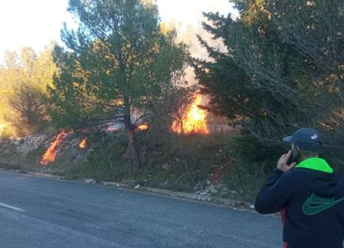 Pažljivo s pirotohenikom: Petarde umalo izazvale veći požar na 'tri trake' na Vidicima
