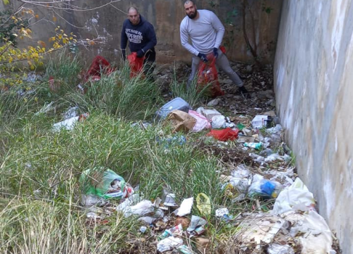 Fotografija 2 - Dvojica Šibenčana čistila smeće kod dječjeg vrtića na Vidicima, akcija se nastavlja sutra