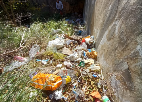 Fotografija 3 - Dvojica Šibenčana čistila smeće kod dječjeg vrtića na Vidicima, akcija se nastavlja sutra