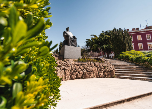 Na današnji dan prije 21 godinu u Šibeniku je otkriven spomenik Petru Krešimiru IV.