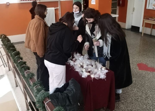 Fotografija 4 - Šibenski gimazijalci u školi prikupili 5826 kuna za liječenje male Kiare