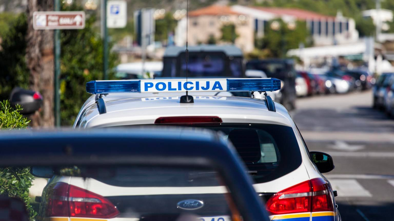 Motociklist (18) teško ozlijeđen nakon što mu je jučer u Šibeniku prednost oduzeo vozač Dacie (21)