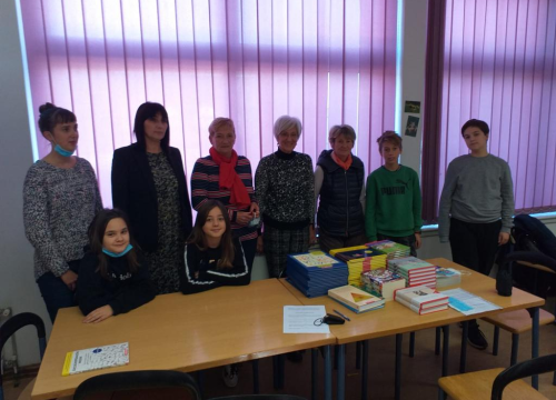 Šibenske Rotarijanke kupile knjige u vrijednosti pet tisuća kuna za školsku knjižnicu u Tisnom